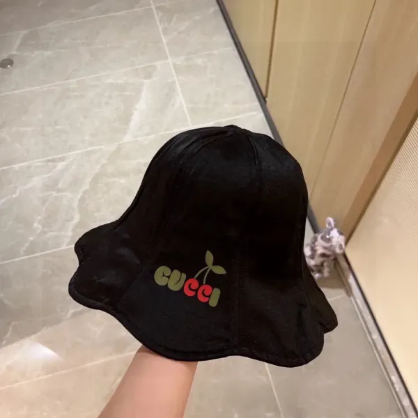 GUCCI(グッチ)フィッシャーマンズハット 240904