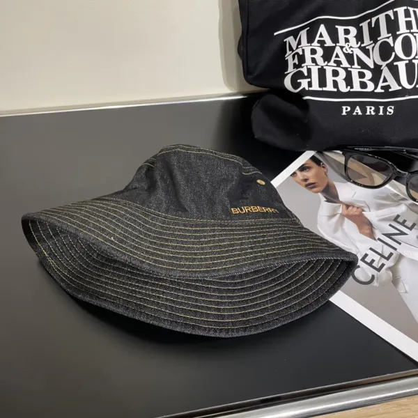BURBERRY(バーバリー)フィッシャーマンズハット  241011