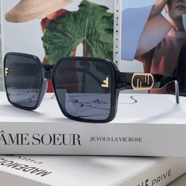 FENDI(フェンディ ) サングラス 24706