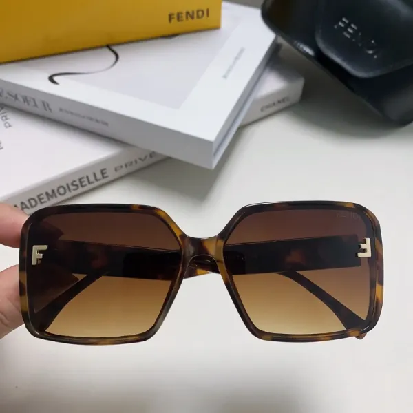 FENDI(フェンディ ) サングラス 24706