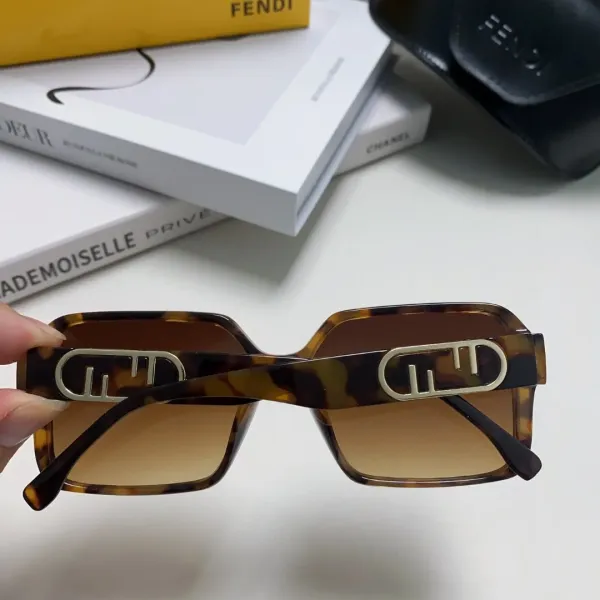 FENDI(フェンディ ) サングラス 24706