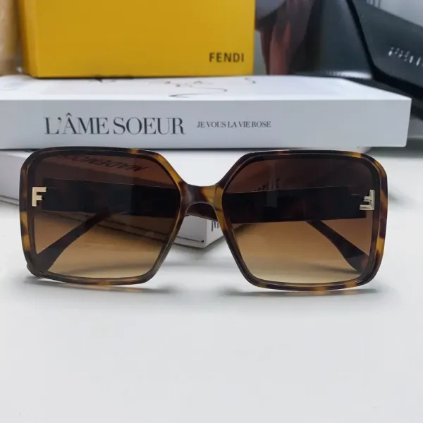 FENDI(フェンディ ) サングラス 24706