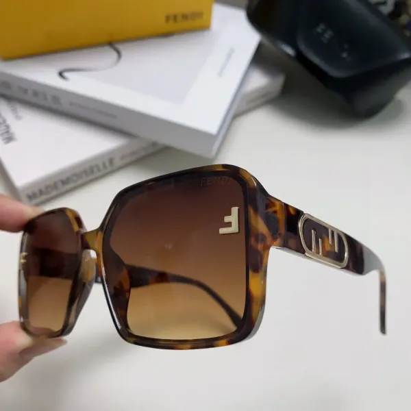 FENDI(フェンディ ) サングラス 24706