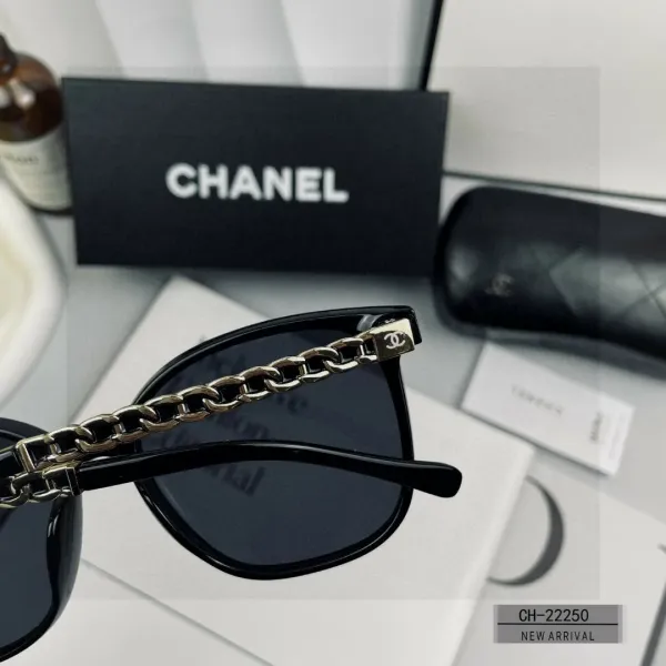 CHANEL( シャネル) サングラス 241012