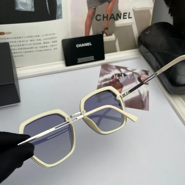 CHANEL (シャネル) サングラス