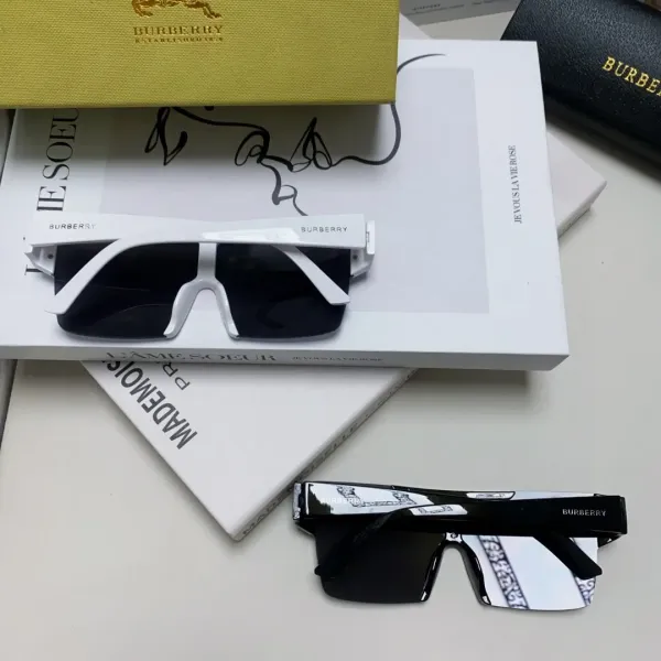 BURBERRY(バーバリー) サングラス  241014