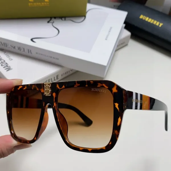 BURBERRY(バーバリー) サングラス  241014