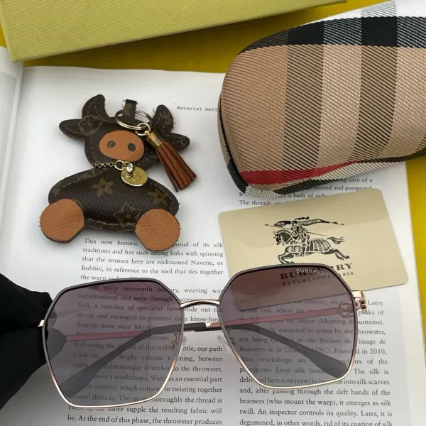 BURBERRY(バーバリー) サングラス  241014