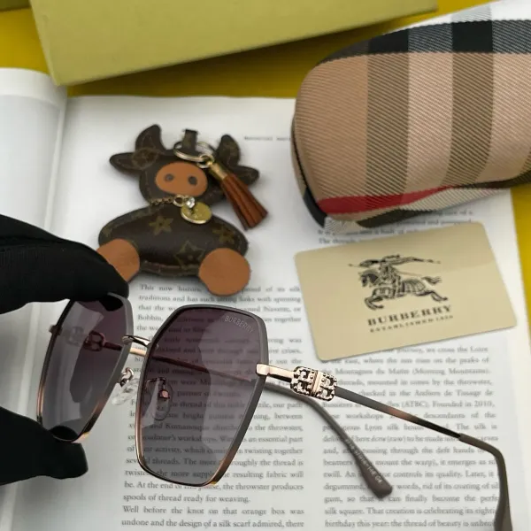 BURBERRY(バーバリー) サングラス  241014