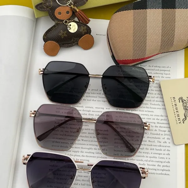BURBERRY(バーバリー) サングラス  241014