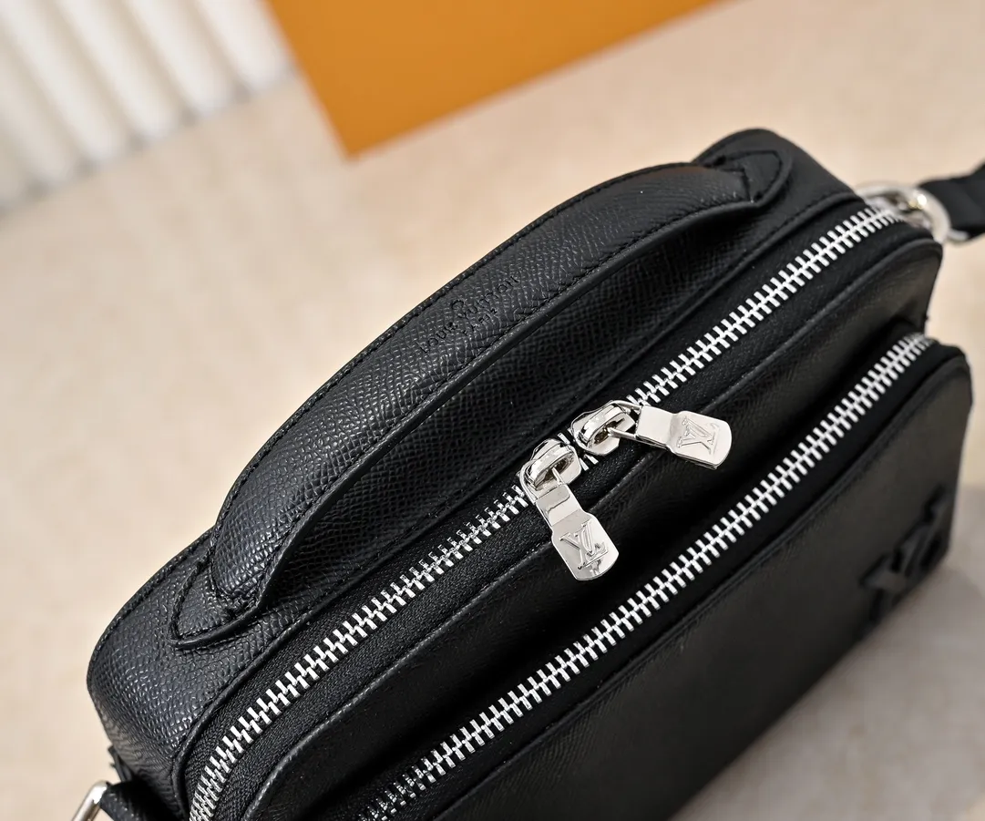 【2026】 LV【LOUIS VUITTON 公式旗艦店】ルイヴィトン  斜めがけバッグ当日出荷 好評に付き再入荷！22.5*16*7.5CM  241125