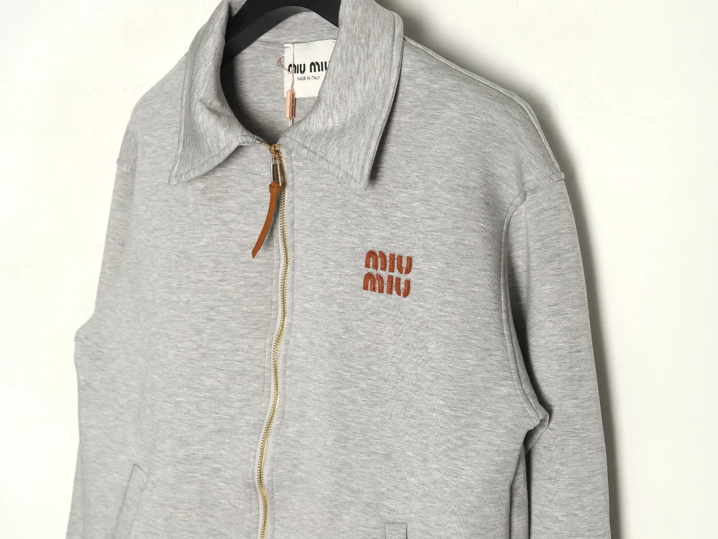 【2026】【Miumiu 公式旗艦店】ミュウミュウ  丸首の衛衣 スウェット ご好評に付き再入荷！241122