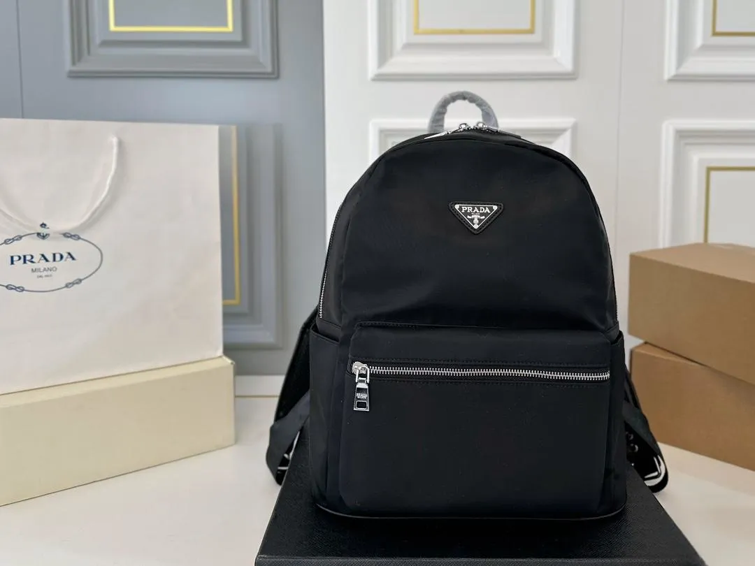 【2026】【PRADA  公式 旗艦店】プラダ   リュックサック当日出荷 好評に付き再入荷！31*36CM  240719