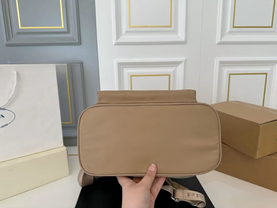 【2026】【PRADA  公式 旗艦店】プラダ   リュックサック当日出荷 好評に付き再入荷！31*36CM  240719