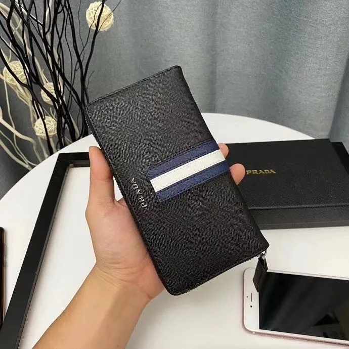【2026】【PRADA  公式 旗艦店】プラダ  財布当日出荷 好評に付き再入荷！30*22*10CM