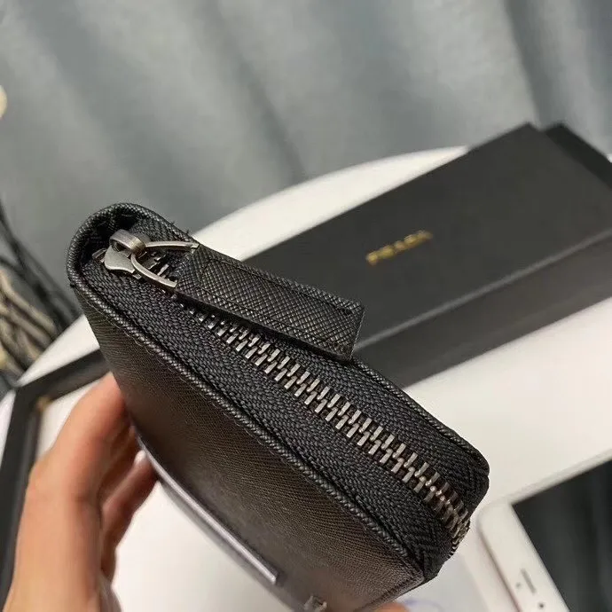 【2026】【PRADA  公式 旗艦店】プラダ  財布当日出荷 好評に付き再入荷！30*22*10CM
