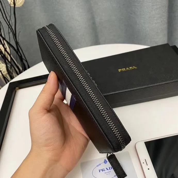 【2026】【PRADA  公式 旗艦店】プラダ  財布当日出荷 好評に付き再入荷！30*22*10CM