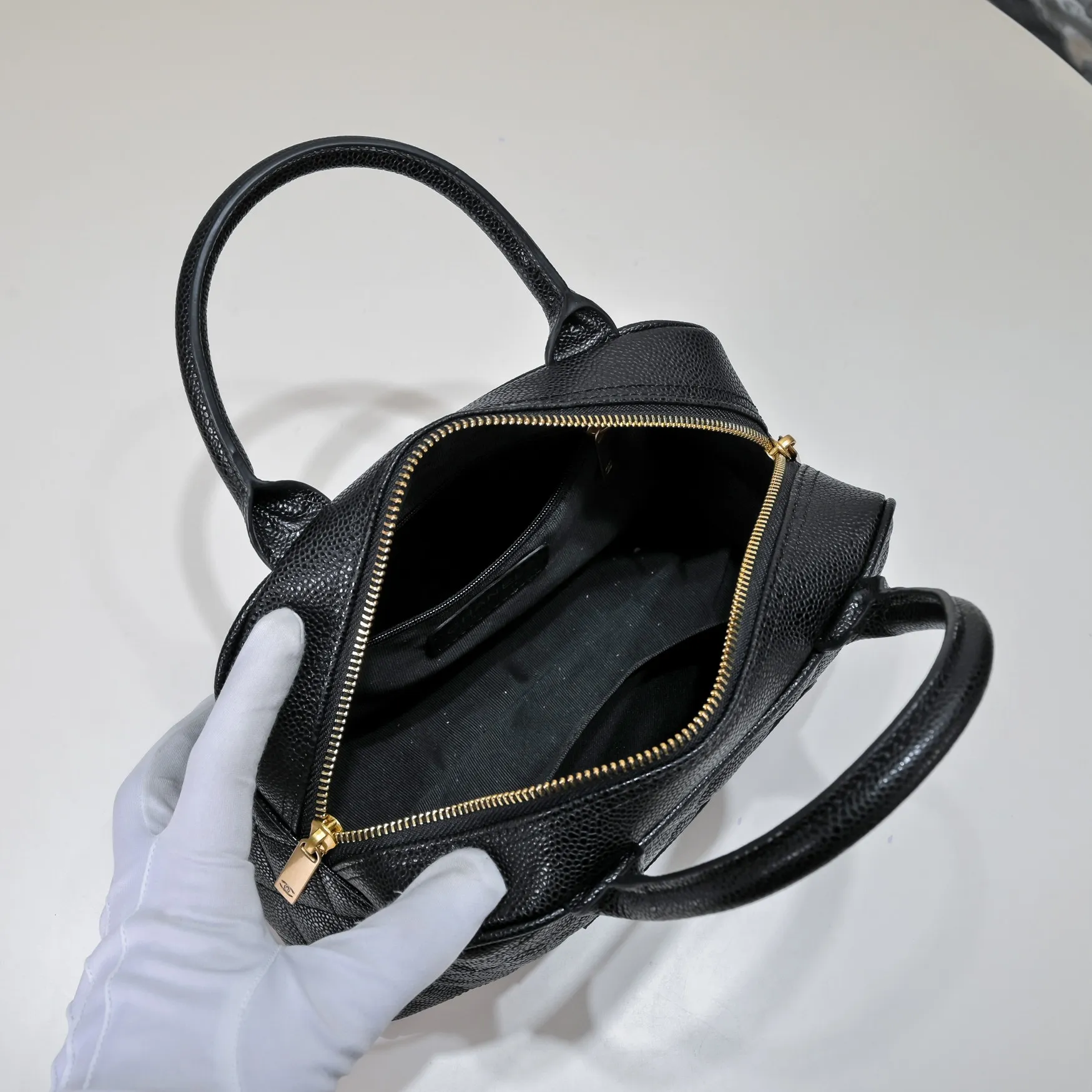 【2026】【CHANEL 公式旗艦店】シャネル   ハンドバッグ  当日出荷 好評に付き再入荷！25*14*9CM