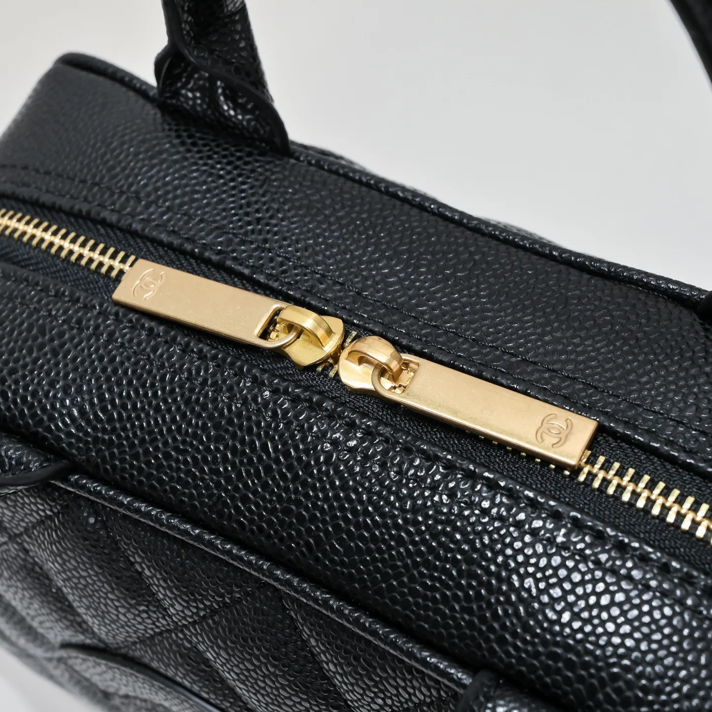 【2026】【CHANEL 公式旗艦店】シャネル   ハンドバッグ  当日出荷 好評に付き再入荷！25*14*9CM
