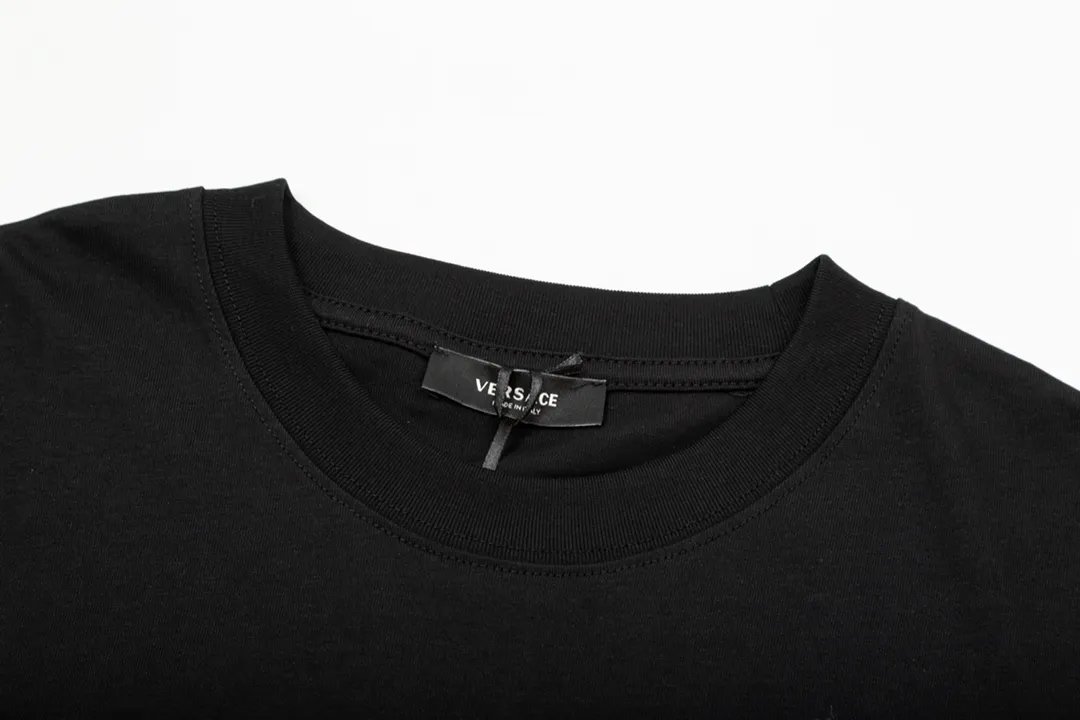 【2026】【VERSACE  公式旗艦店】ヴェルサーチ  Tシャツ ご好評に付き再入荷！250218