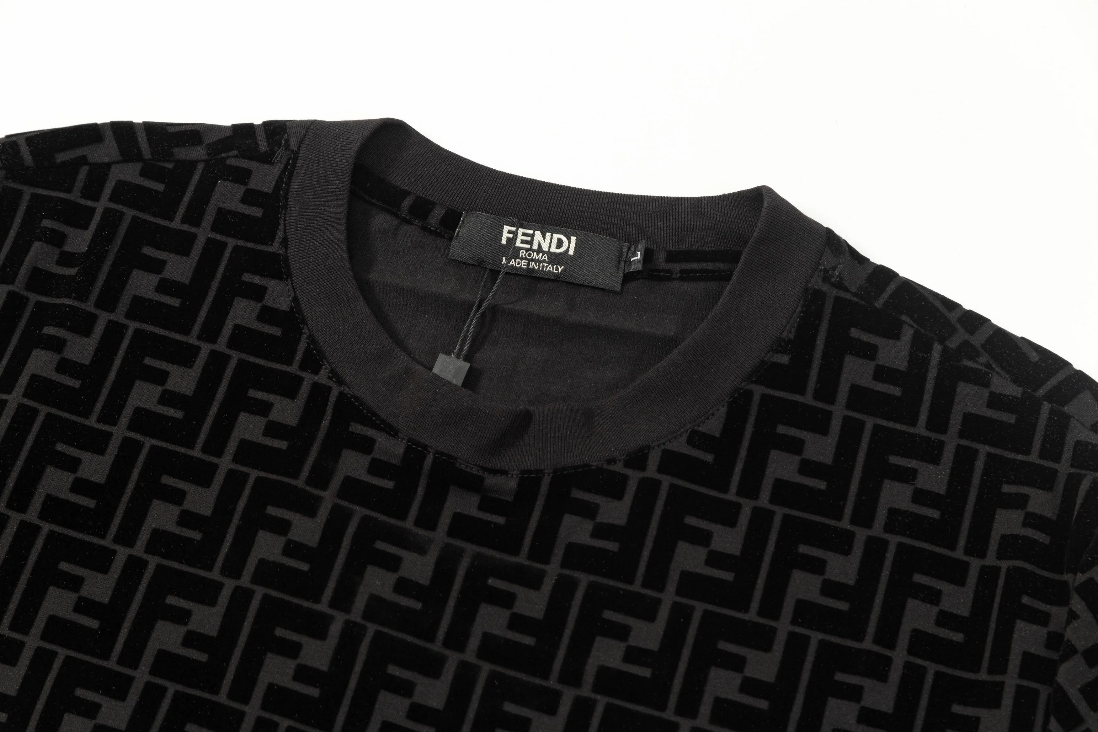 【2026】【FENDI公式旗艦店】フェンディ  Tシャツ ご好評に付き再入荷！ 250214