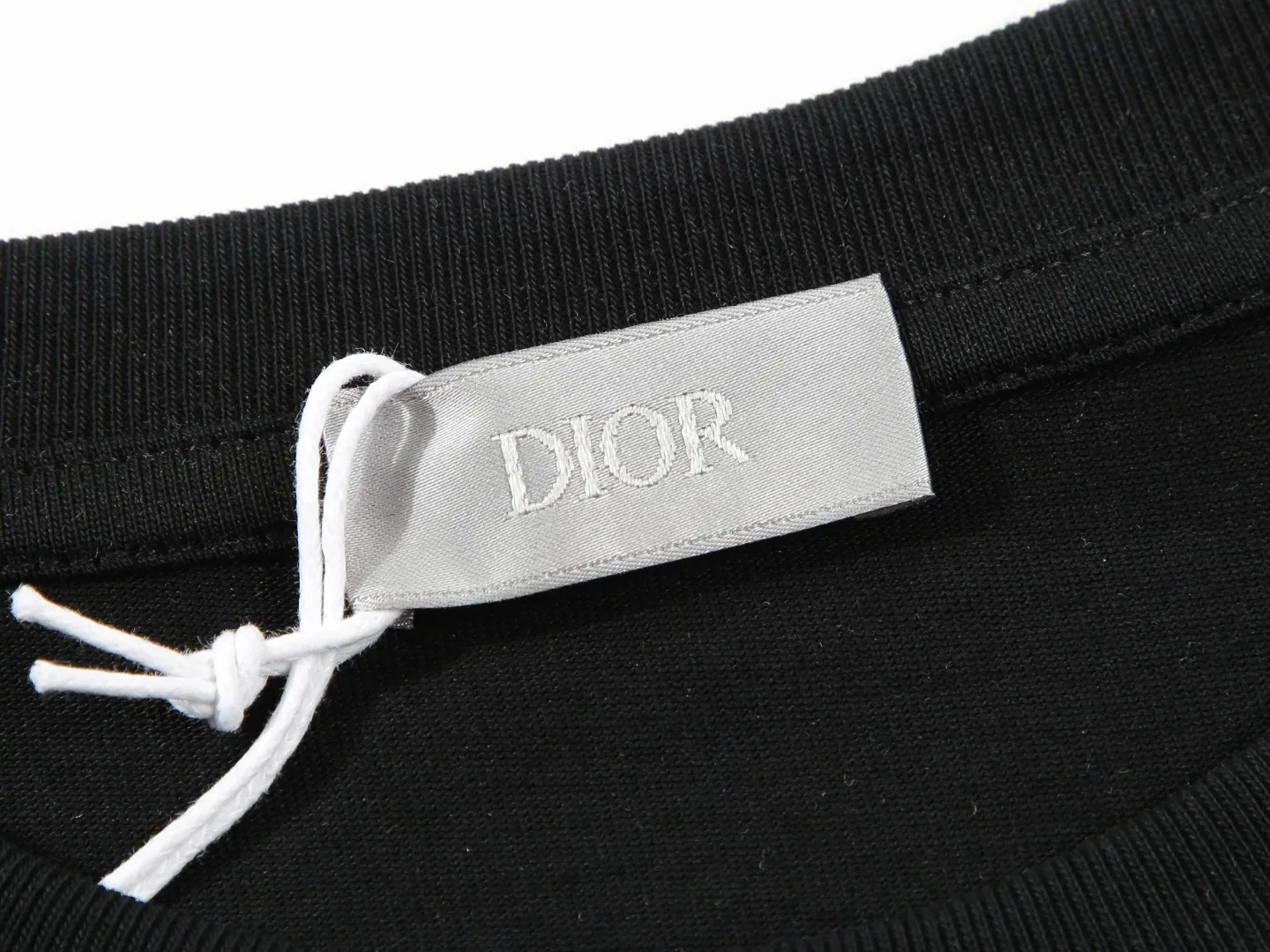 【2026】【DIOR 公式旗艦店】ディオール   Tシャツ ご好評に付き再入荷 250210