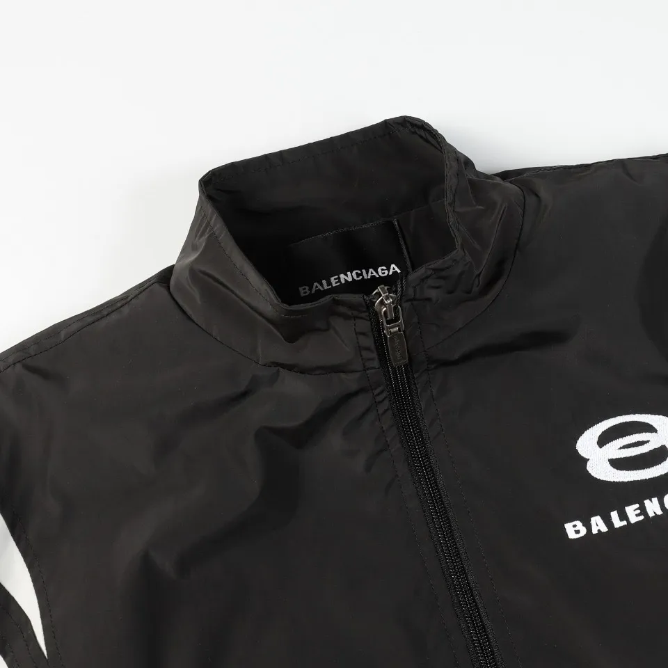 【2026】【BALENCIAGA  公式旗艦店】バレンシアガ    ジャケット着 好評に付き再入荷！250107