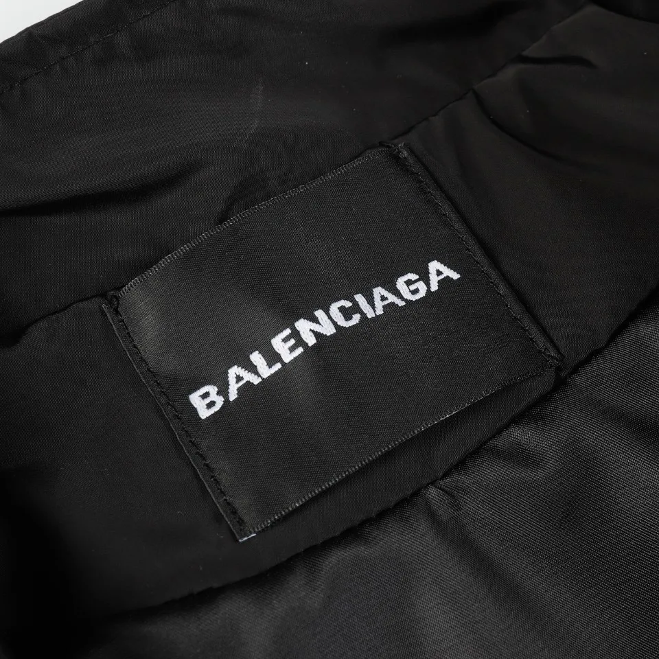 【2026】【BALENCIAGA  公式旗艦店】バレンシアガ    ジャケット着 好評に付き再入荷！250107