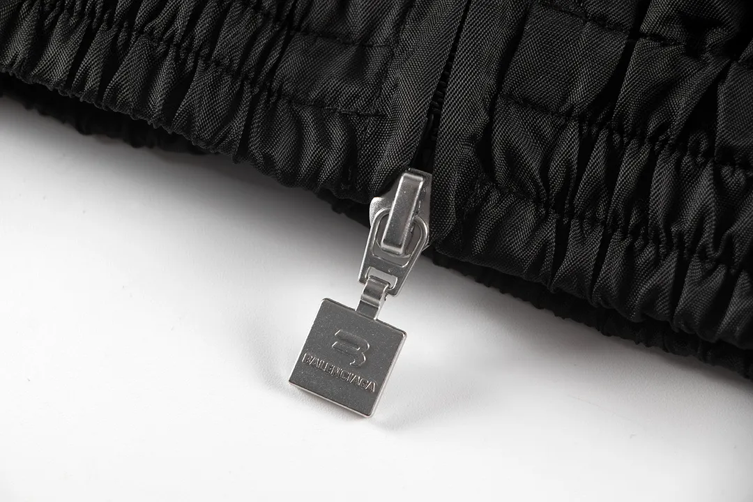 【2026】【BALENCIAGA  公式旗艦店】バレンシアガ    ジャケット着 好評に付き再入荷！250107