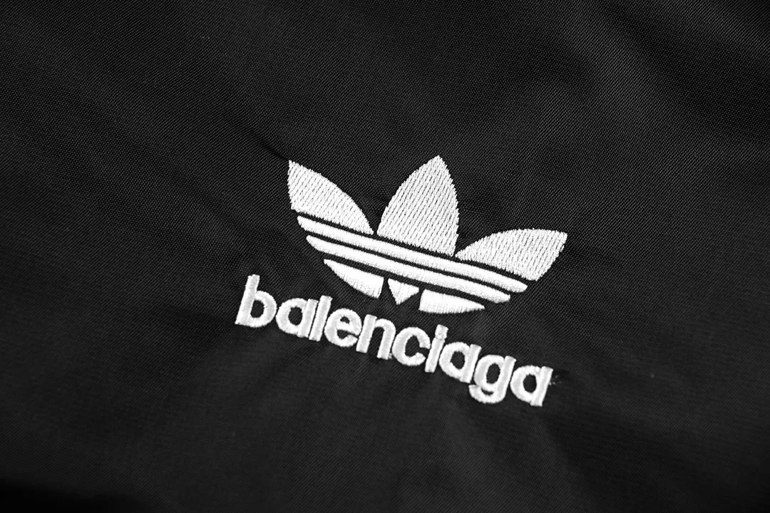 【2026】【BALENCIAGA  公式旗艦店】バレンシアガ    ジャケット着 好評に付き再入荷！250107