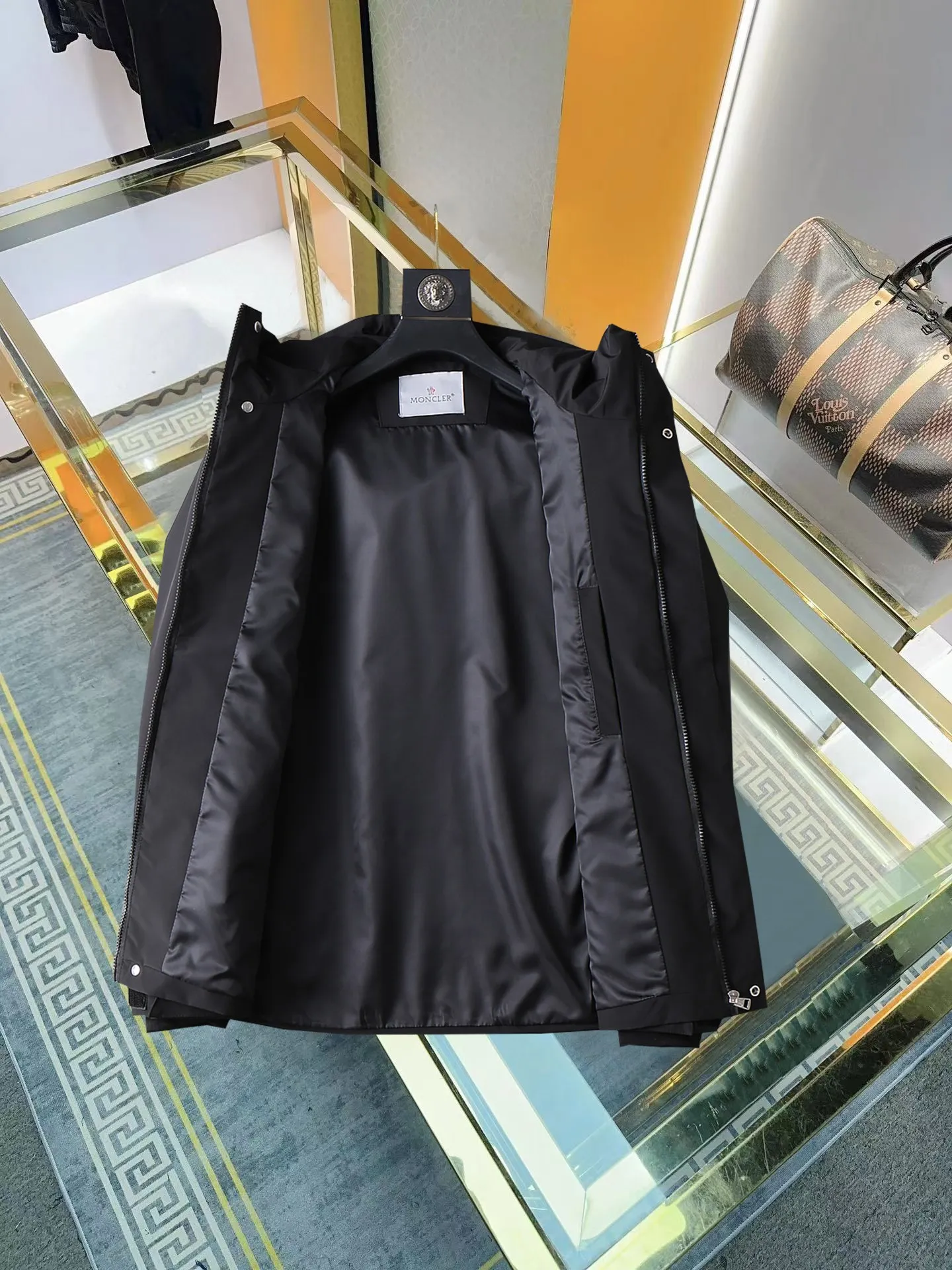 【2026】【MONCLER 公式旗艦店】 モンクレール  ジャケット着 ご好評に付き再入荷！250106