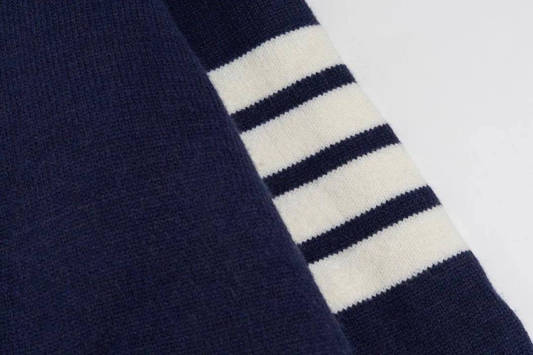 【2026】【ThomBrowne   公式旗艦店】トムブラウン  セーター   ご好評に付き再入荷！241230