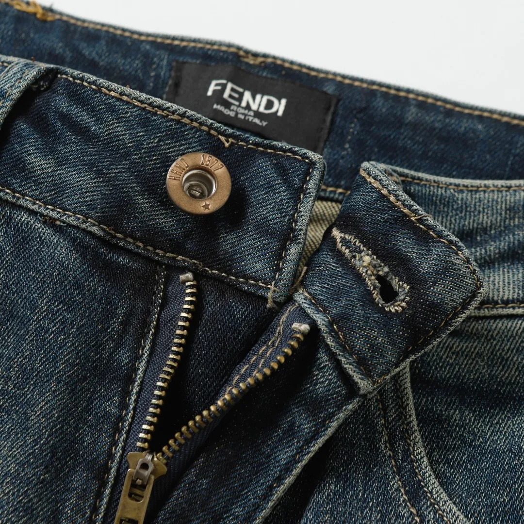 【2026】【FENDI  公式旗艦店】フェンディ ジーパン  ご好評に付き再入荷！ 241220