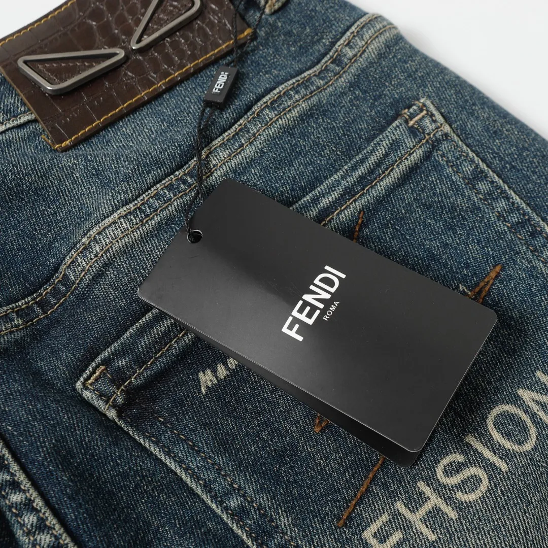 【2026】【FENDI  公式旗艦店】フェンディ ジーパン  ご好評に付き再入荷！ 241220