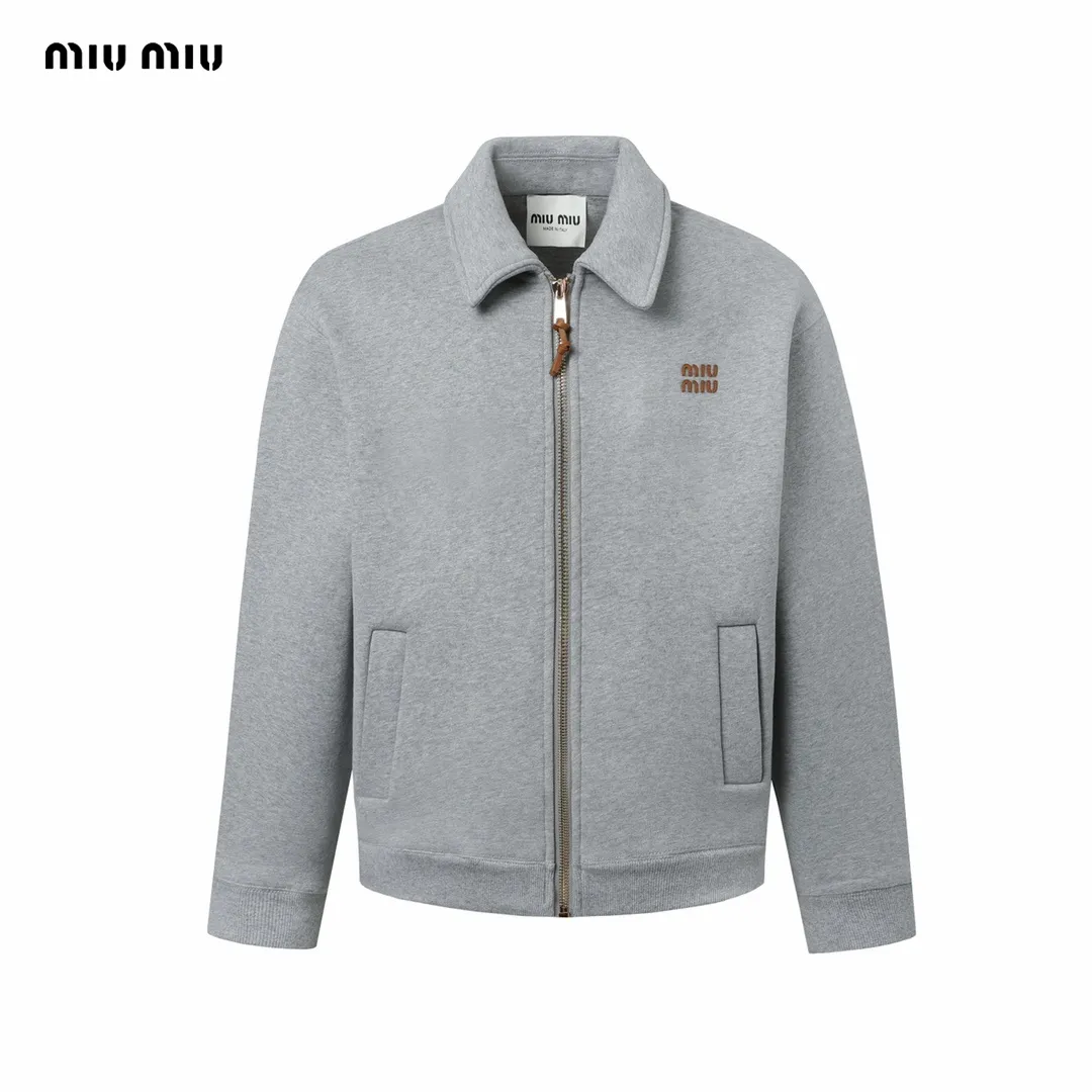 【2026】【Miumiu 公式旗艦店】 ミュウミュウ   ジャケット着  スウェット ご好評に付き再入荷！241216