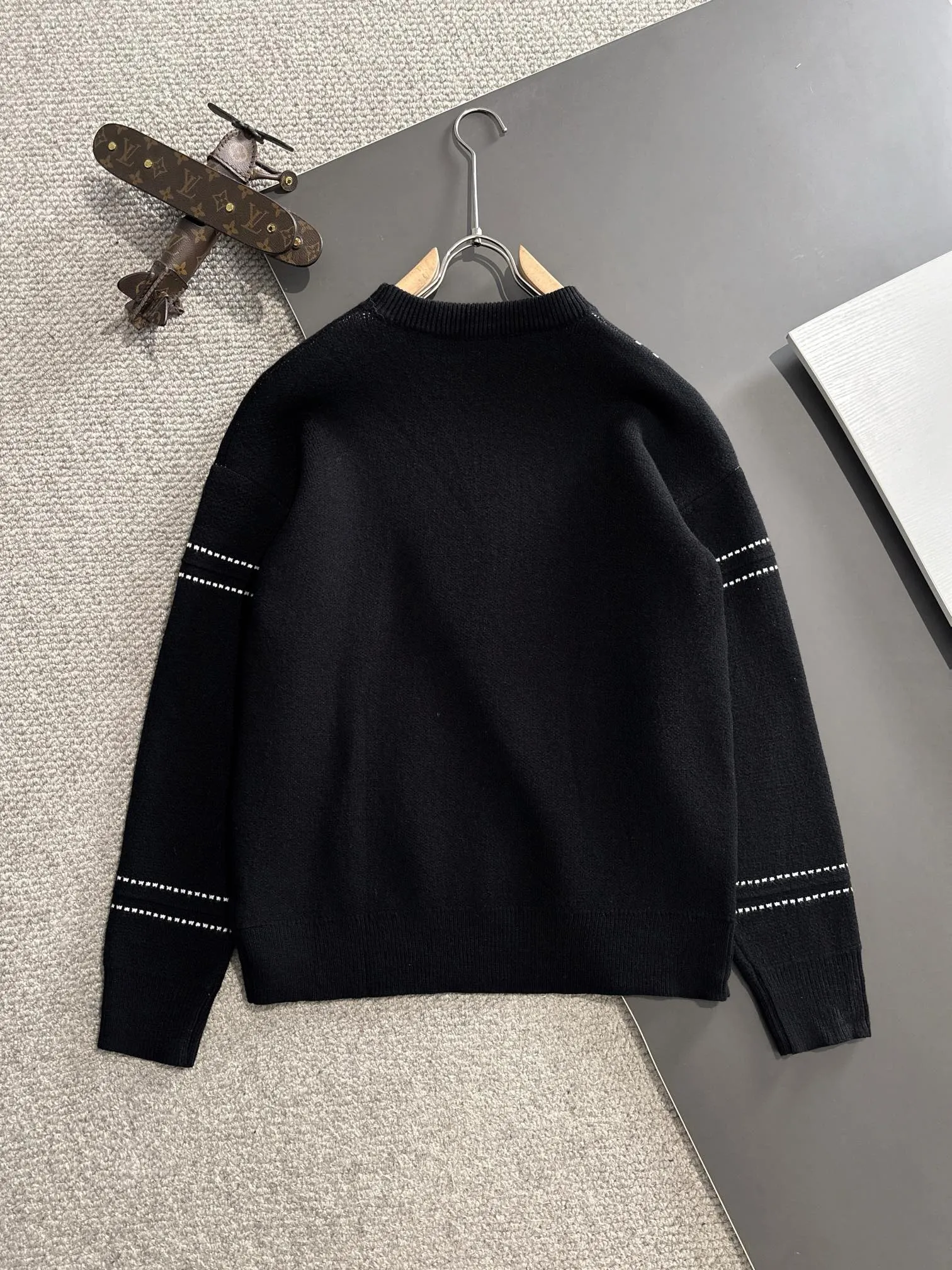 【2026】LV【LOUIS VUITTON 公式旗艦店】ルイヴィトン  セーター好評に付き再入荷！241128