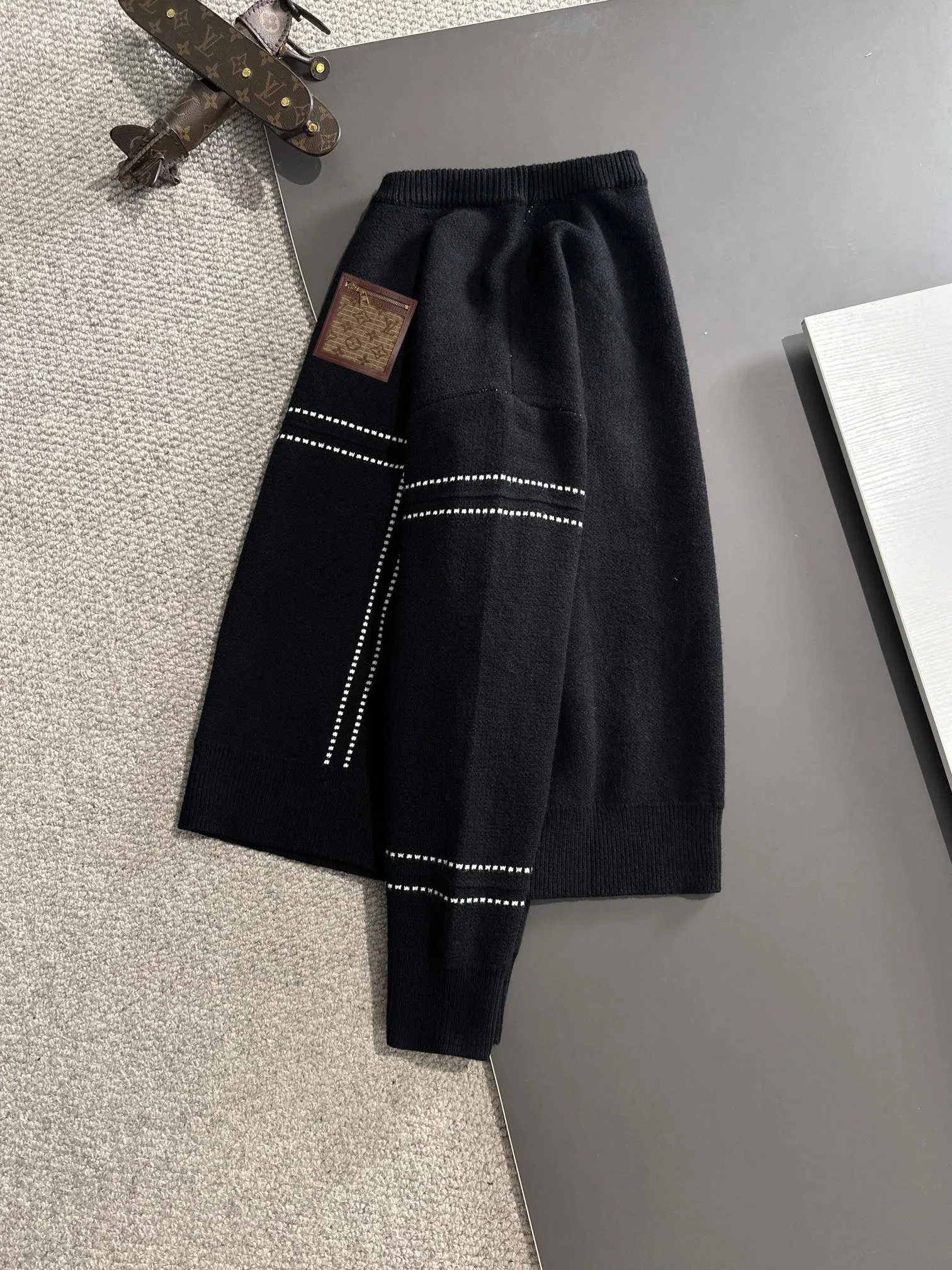 【2026】LV【LOUIS VUITTON 公式旗艦店】ルイヴィトン  セーター好評に付き再入荷！241128