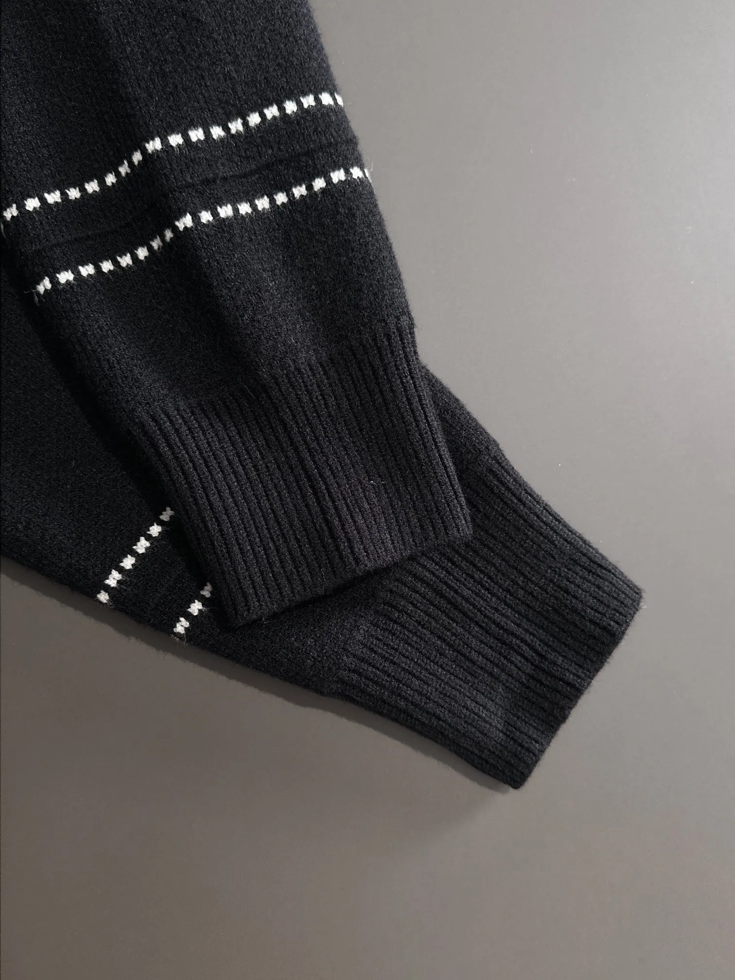 【2026】LV【LOUIS VUITTON 公式旗艦店】ルイヴィトン  セーター好評に付き再入荷！241128