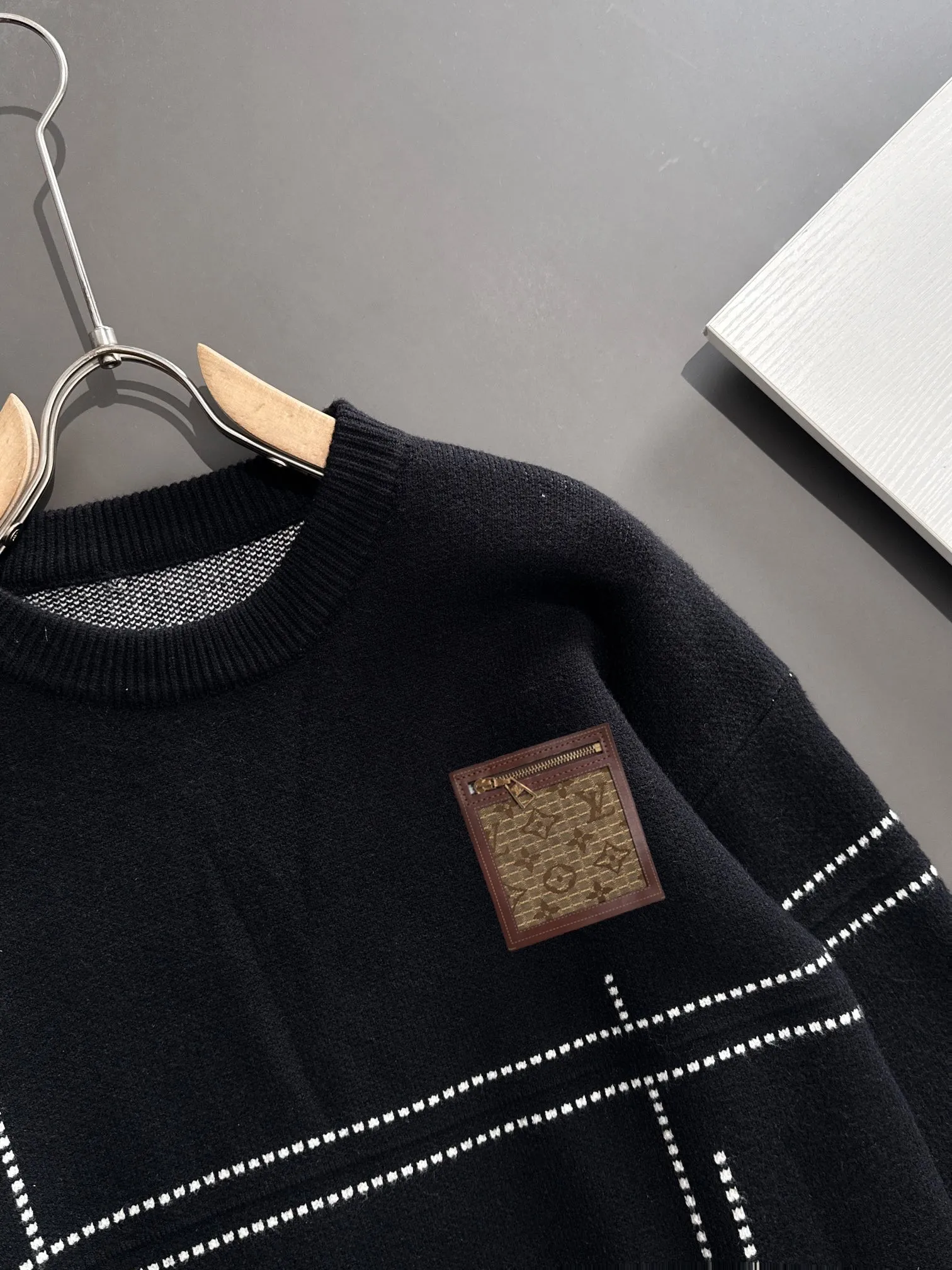 【2026】LV【LOUIS VUITTON 公式旗艦店】ルイヴィトン  セーター好評に付き再入荷！241128