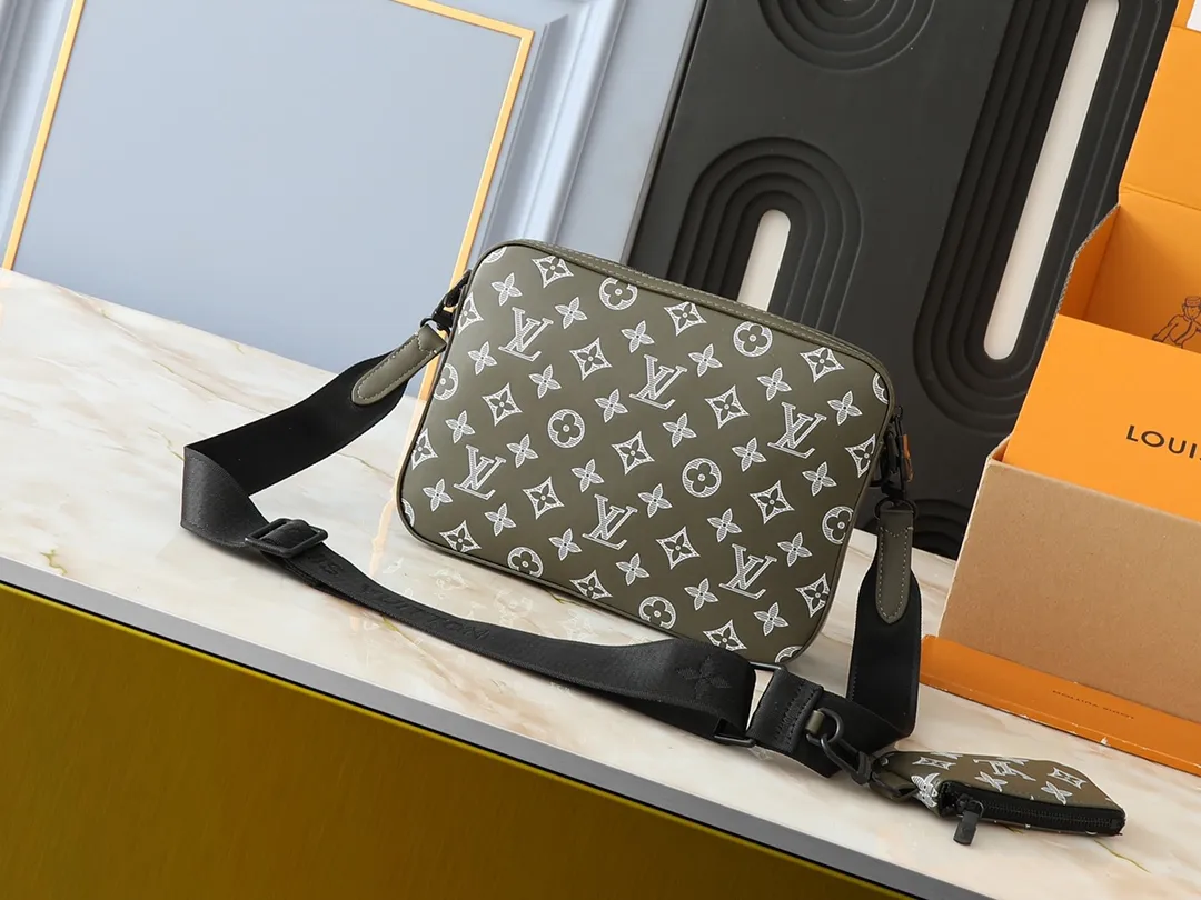 【2026】 LV【LOUIS VUITTON 公式旗艦店】ルイヴィトン  斜めがけバッグ当日出荷 好評に付き再入荷！25*18.5*7CM  241125
