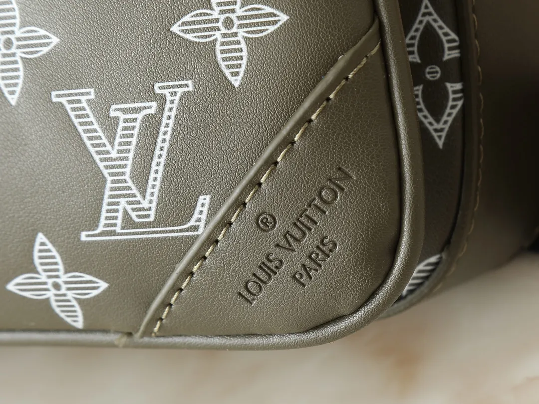 【2026】 LV【LOUIS VUITTON 公式旗艦店】ルイヴィトン  斜めがけバッグ当日出荷 好評に付き再入荷！25*18.5*7CM  241125