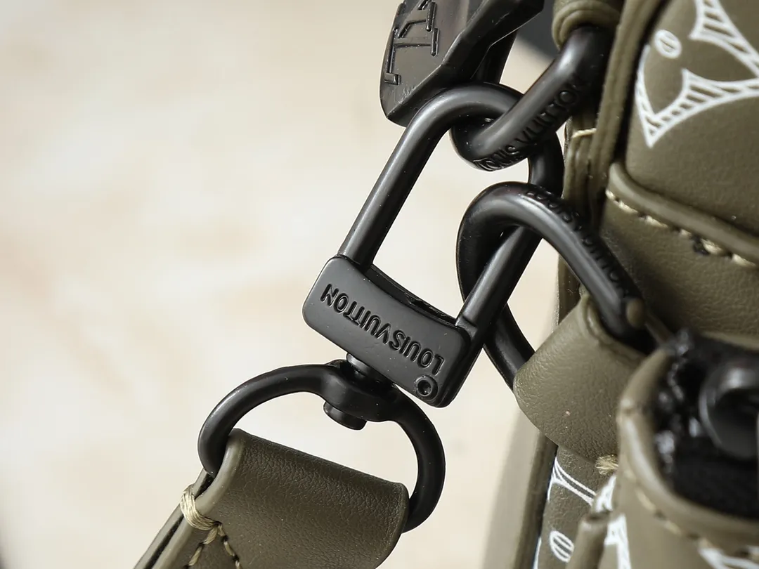 【2026】 LV【LOUIS VUITTON 公式旗艦店】ルイヴィトン  斜めがけバッグ当日出荷 好評に付き再入荷！25*18.5*7CM  241125