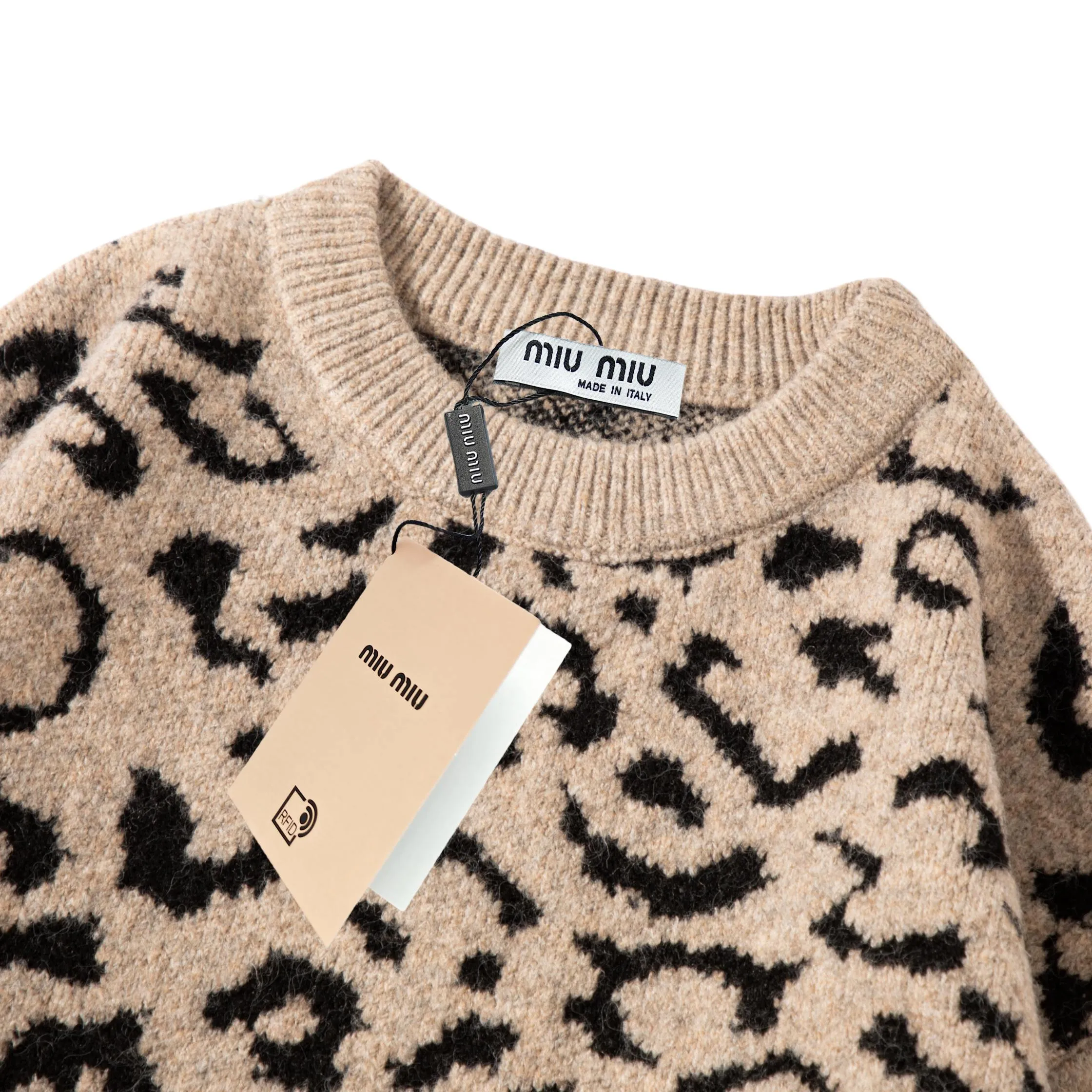 【2026】【Miumiu 公式旗艦店】ミュウミュウ  セーター好評に付き再入荷！ 241123