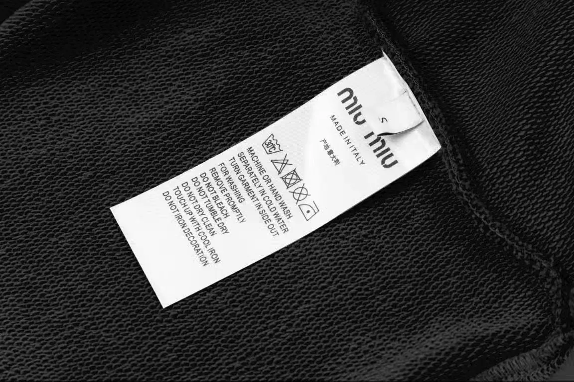 【2026】【Miumiu 公式旗艦店】ミュウミュウ  丸首の衛衣 スウェット ご好評に付き再入荷！241122