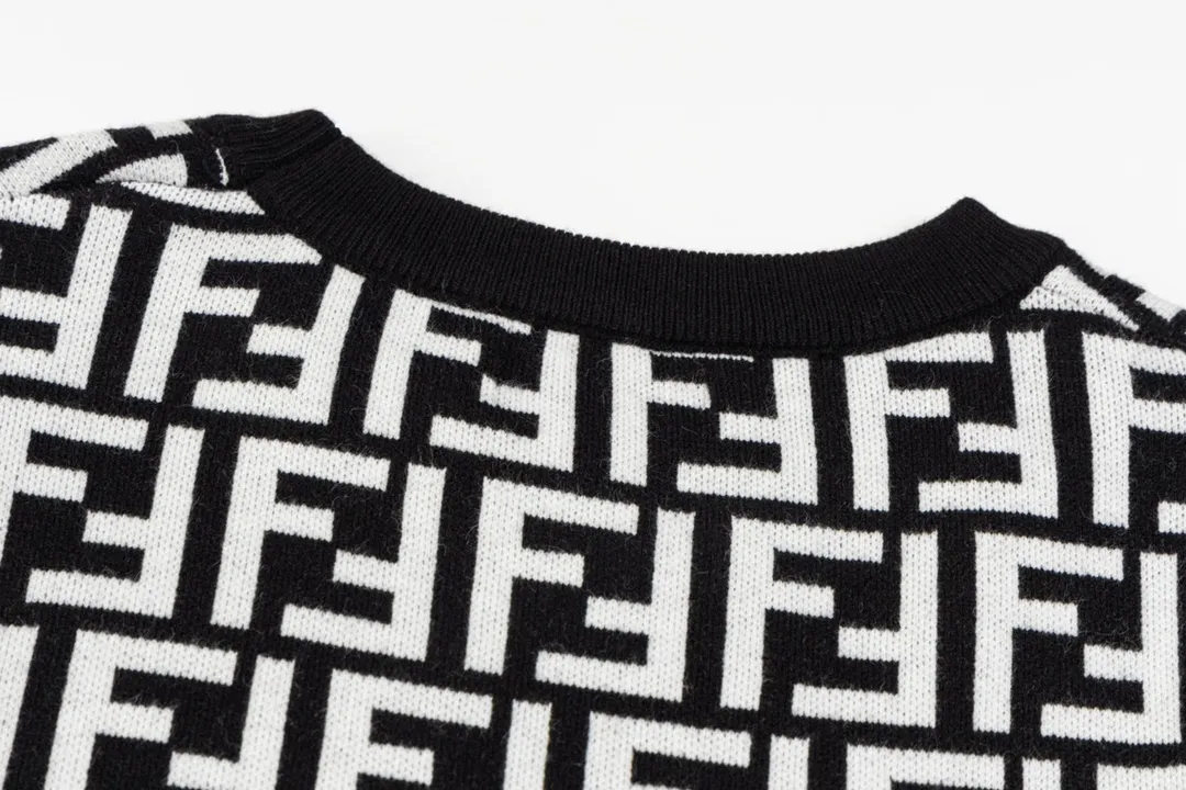 【2026】【FENDI 公式旗艦店】フェンディ   セーター好評に付き再入荷！ 241116