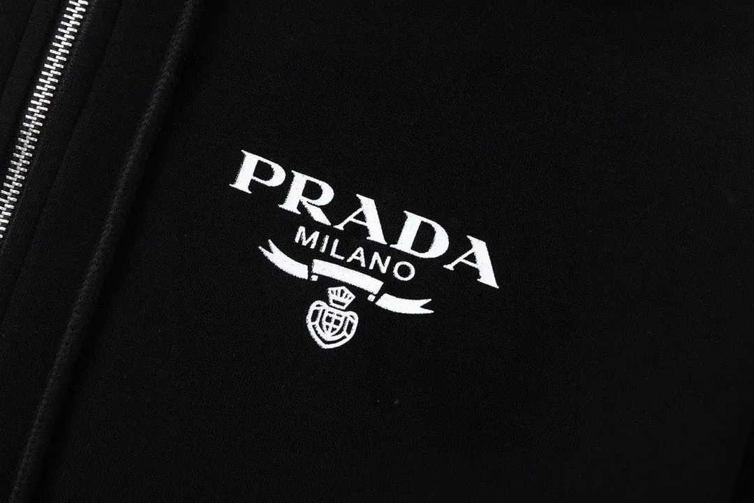 【2026】【PRADA 公式旗艦店】プラダ  パーカー スウェットご好評に付き再入荷    241113