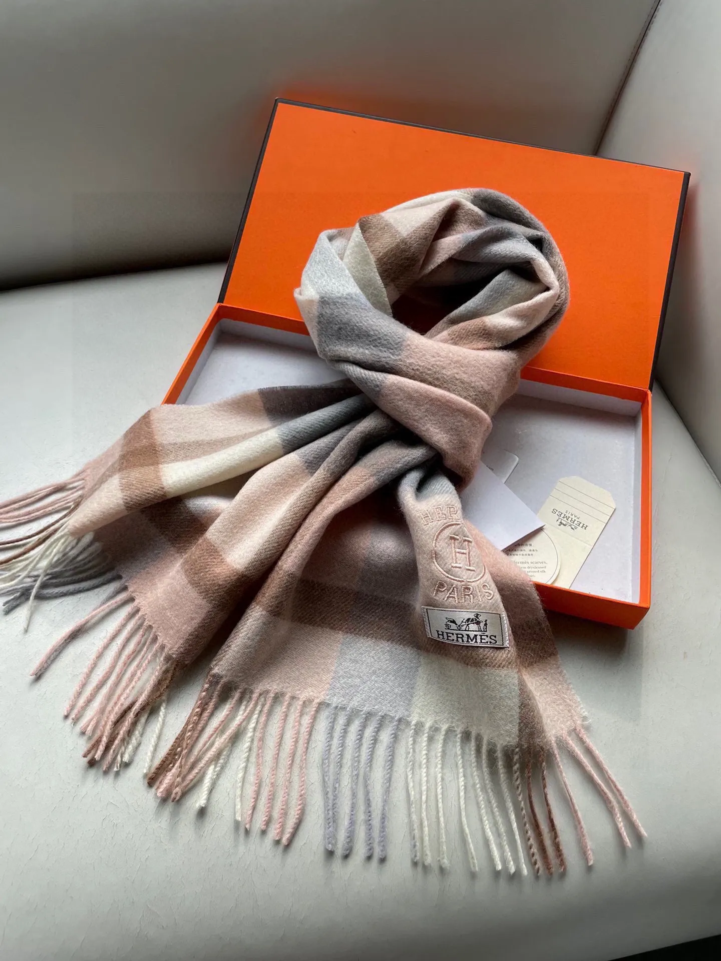 【2026】【HERMES エルメス 】スカーフ   30*180CM  241109