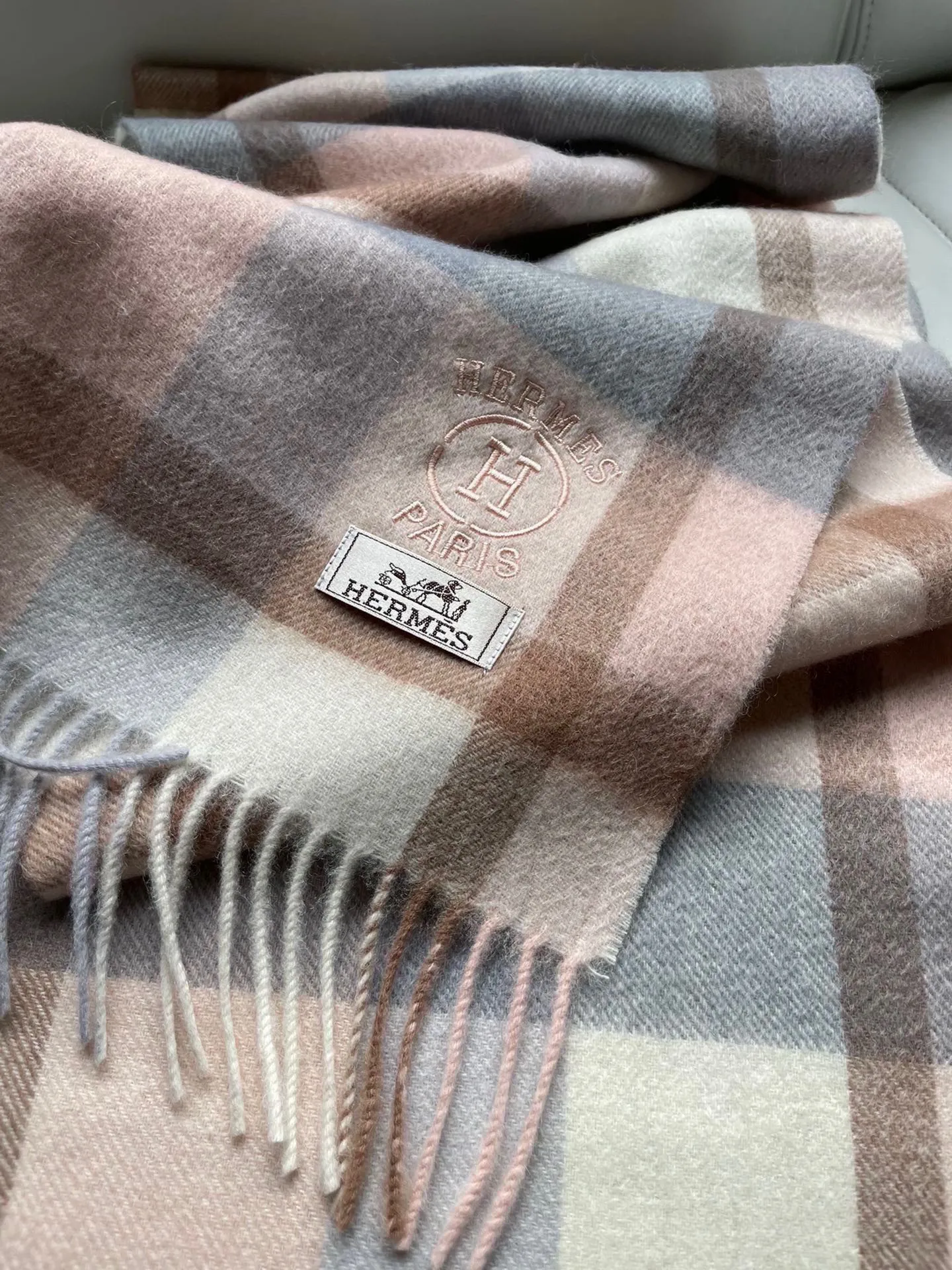 【2026】【HERMES エルメス 】スカーフ   30*180CM  241109