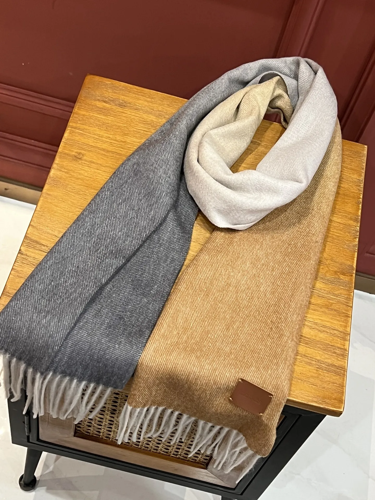 【2026】【HERMES エルメス 】スカーフ   32*190CM  241109