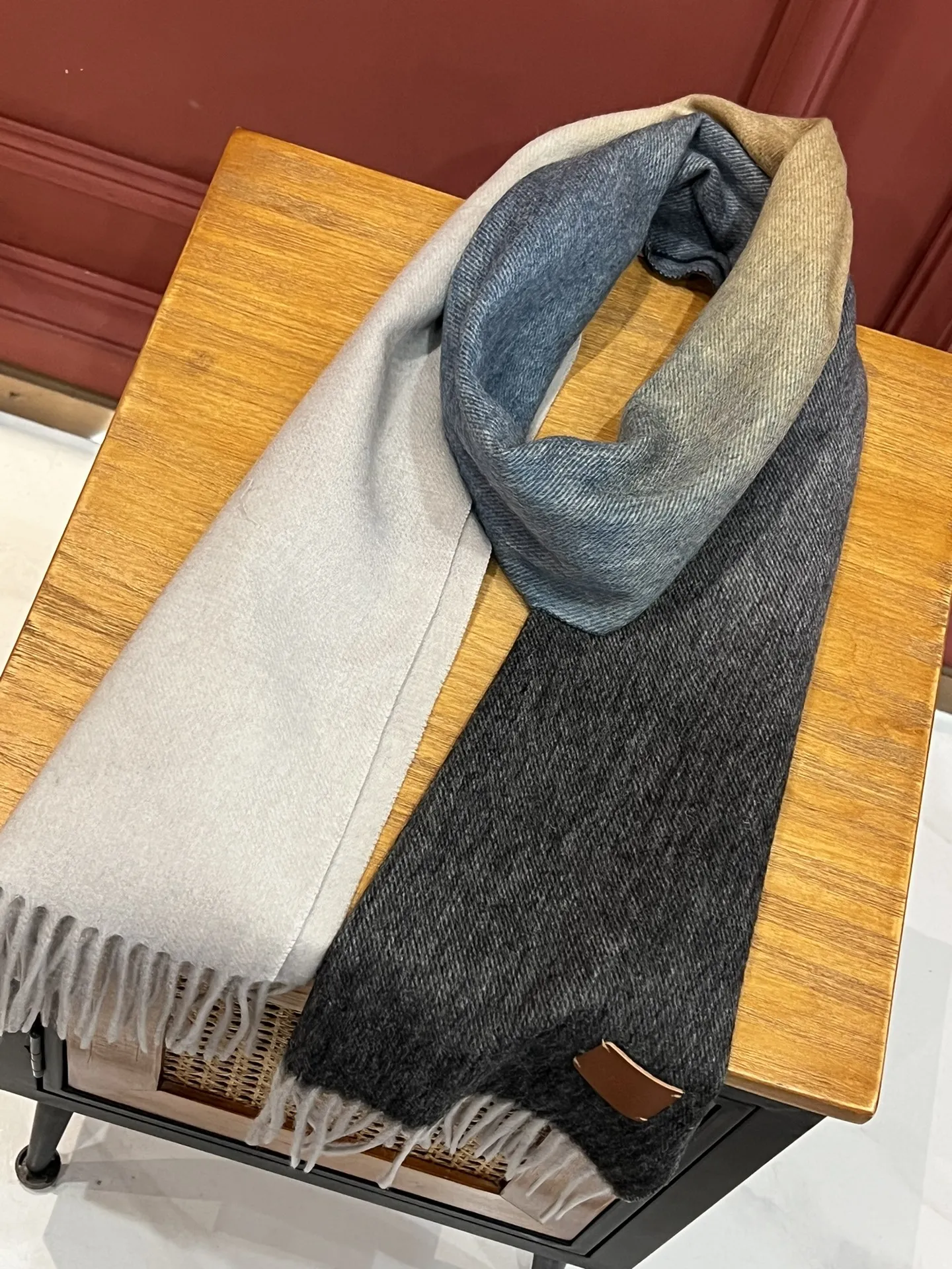 【2026】【HERMES エルメス 】スカーフ   32*190CM  241109